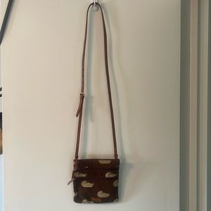 Gently used Dooney & Bourke crossbody. Leather strap Looks like new.